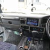質実剛健な作りのクラシカルなコクピット。往年のクロカン4WDらしいシンプルなデザインもオーナーのお気に入り。