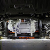 後輪車軸よりも内側（前側）にあるモーター。RRと言われるが実はミッドシップに近い。