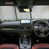 CX-5のRetro Sports Edition インパネ回りのCMFはベースとなったBlack Tone Editionと同じだが、ピラー～天井の色をライトグレーからブラックに変更している
