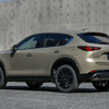 CX-5  黒いパーツをグロスブラックにして、Black Tone Editionより質感アップ  「レトロ」というだけではない魅力がそこにある