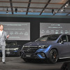 メルセデスベンツ EQE SUV の発表会でプレゼンするケレニウス会長