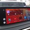 「車載用Android端末」の使用時の表示例（VISIT）。