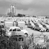 パリ、ジャベル工場（現存せず）に並ぶタイプH（向かって左がわ）と2CV（1974年）