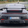ポルシェ 911 GTSハイブリッド プロトタイプ エアロパッケージ（スクープ写真）
