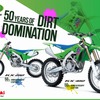 カワサキ KX450 50th アニバーサリーエディション（右）とKX250 50th アニバーサリーエディション（左）