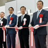 （左から）明治モータース株式会社　斉藤剛取締役社長、BYD Japan株式会社　劉学亮代表取締役社長、明治産業株式会社　竹内眞哉取締役社長、BYD Auto Japan株式会社　東福寺厚樹代表取締役社長