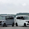 ホンダ N-BOX カスタム 新型（左）と旧型（右）