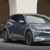 テスラの「スーパーチャージャー」で充電するヒョンデの北米向けEV