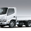 トヨタ ダイナ カーゴ 標準キャブ・フルジャストロー・標準デッキ・2t積・ディーゼル・2WD・6速マニュアル車＜オプション装着車＞