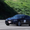 フルアクティブサスペンション用の試乗車はBMW 5シリーズのアクティブハイブリッド5