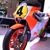 ヤマハ XSR900GP と並んで展示された往年のGPマシン（ジャパンモビリティショー 2023）