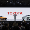 トヨタ FT-Se、FT-3eと佐藤恒治社長（ジャパンモビリティショー2023）