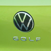 バックドア上に車名のエンブレムが装着されるのは今どきの流行り。VWロゴも細い字体の新しいもの。