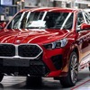 ドイツ・レーゲンスブルク工場で生産を開始したBMW iX2