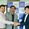 SNM Cabs共同創業者：Sarthak Bansal（向かって左）、ダイレクター：Mayank Gupta（中央）、Terra Motors Charging Solution マネージング・ダイレクター 上田晃裕（右）