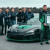 リバース走行で最高速275.74km/hを計測しギネス新記録と認定されたリマック・ネヴェーラ
