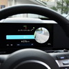 ウインカーを作動させるとメーター内に車外の風景が表示される。ユーティリティモードとは、停車中に駆動用バッテリーから12Vバッテリーに電力を供給するもの