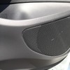 ブルームーンオーディオの2ウェイフロントスピーカーのAX165、ミッドバスはドアの純正位置にインナー取り付けされる。