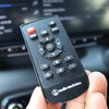 音楽ファイルの操作などはすべてリモコンを使って行うことができる。車載プレイヤーらしい操作性もこのモデルの魅力。