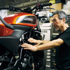 ハーレー X350をカスタムするホットドックカスタムサイクルズの河北啓二氏