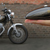6分の1サイズで再現されたヤマハSR400ミニチュアタンク