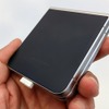 「ベンツフォン」再来、Galaxy Z Flip5 Retroを韓国で見てきた。マット仕上げで落ち着いた雰囲気、大人の男性も違和感なく使えるデザインが好印象（山根康宏）