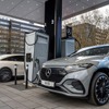 メルセデスベンツの新充電ステーション「チャージングハブ」