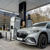 メルセデスベンツの新充電ステーション「チャージングハブ」