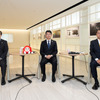 （左から）デンソー 経営役員・Chief Technology Officer 加藤良文氏、代表取締役社長・Chief Operating Officer 林新之助氏、代表取締役副社長・Chief Financial Officer 松井靖氏