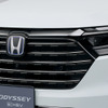 ホンダ オデッセイ e：HEV アブソルート・EX ブラックエディション 大開口フロントグリル〈ブラッククロームメッキ〉（プラチナホワイト・パール）