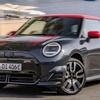 MINI クーパー SE 新型の「ジョン・クーパー・ワークス」仕様