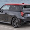 MINI クーパー SE 新型の「ジョン・クーパー・ワークス」仕様