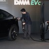 DMM EV CHARGE：NACS・CHAdeMO対応ダブルガン充電器発表