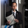 パワーエックス社の超高速充電器を設置する意義について説明する成田空港 経営企画部門 経営計画部サステナビリティ推進室マネージャー 金岡大介氏