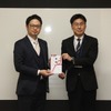 左：ナイルの大谷昌史 執行役員社長補佐、右：福島県生活環境部生活交通課の佐藤司課長