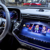 メルセデスベンツの車載ディスプレイで「NFT」デジタルアート展が可能に。画面中央は「スーパーダッケル（Superdackel）NFT」