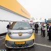 グーグル・クラウドの生成AI搭載のコンチネンタルの次世代スマートコックピットのデモをVW ID.Buzzで実施（CES 2024）