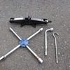 パンタグラフジャッキは車載工具の基本。クロスレンチはあると便利