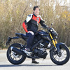 ヤマハ MT-125と伊丹孝裕氏