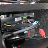 ラゲッジの収納ボックスを前方からのぞき込むと車載オーディオPCのカナリーノ12V mk2が収められているのが見える。