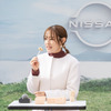大沢あかねさんをスペシャル店長として迎えた「道弁 NISSAN SERENA」販売会の様子