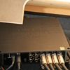 プロセッサーにはヘリックスのDSPウルトラをセレクト。ラゲッジの前方に隙間を見つけてうまくインストールされている。