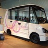 協調人工知能「Honda CI」を搭載したCIマイクロモビリティ『CiKoMA(サイコマ)』(右)と、『WaPOCHI(ワポチ)』(左)