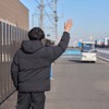 CiKoMA(サイコマ)は、指定場所でなくてもサイコマに向かって手を振ると、その場所で停車させることができる