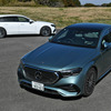 メルセデスベンツ Eクラス 新型、E350e（手前）とE200ステーションワゴン（奥）
