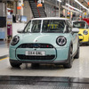 英国オックスフォード工場で生産が開始されたMINI ハッチバック 新型