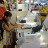 レジ打ち体験の様子