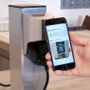 充電器にあるQRコードを読み取り