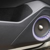 ツイーター／ミッドレンジに加えてドアのミッドバスもシンフォニ・クワトロリゴのパワーアンプ（A級増幅）でドライブする。