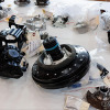 最新電気自動車の部品を自由に手に取って確認できる日本国内初の展示場